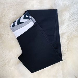 Lululemon Black Astro Pant Chevron Pattern Size 4 (Flared Leg Yoga Pant)